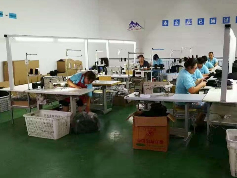 Hebei Zhaoyang Medical Instrument Co., Ltd. linha de produção do fabricante